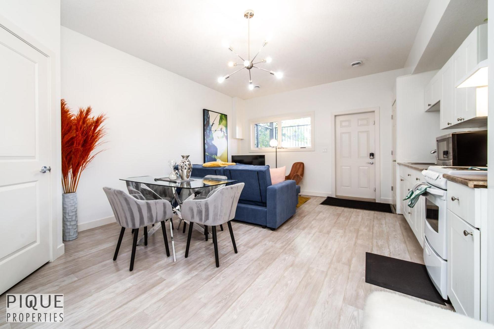 Executive Home - Long Stays Welcome - Garage Parking - Free Wifi & Netflix Edmonton Habitación foto